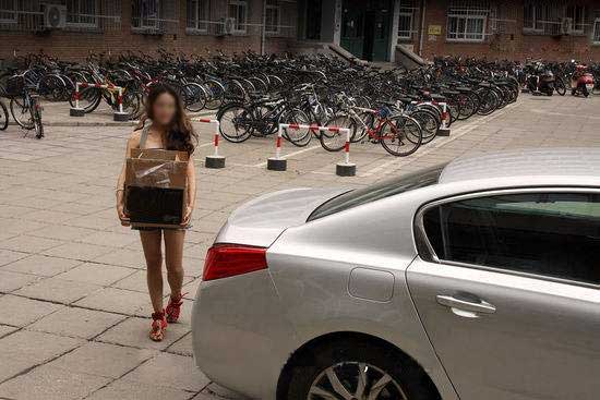 熱心小伙開車幫美女搬家-被誤當?shù)谌甙ご蛴衷庠臆?jpg 熱心小伙開車幫美女搬家-被誤當?shù)谌甙ご蛴衷庠臆?jpg